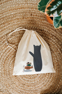 Cat with lunch drawstring bag