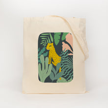 Load image into Gallery viewer, Cheetah in the jungle on a long handle cotton bag
