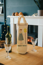 Load image into Gallery viewer, Jigsaw queen bottle bag - wine tote - gift bag
