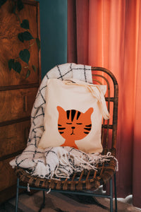 Picture of a tiger head printed onto a long handle cotton bag 