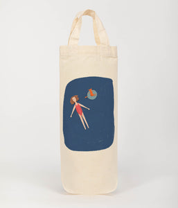 Lady with cat in swimming pool bottle bag 