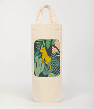 Load image into Gallery viewer, Cheetah in the jungle bottle bag  
